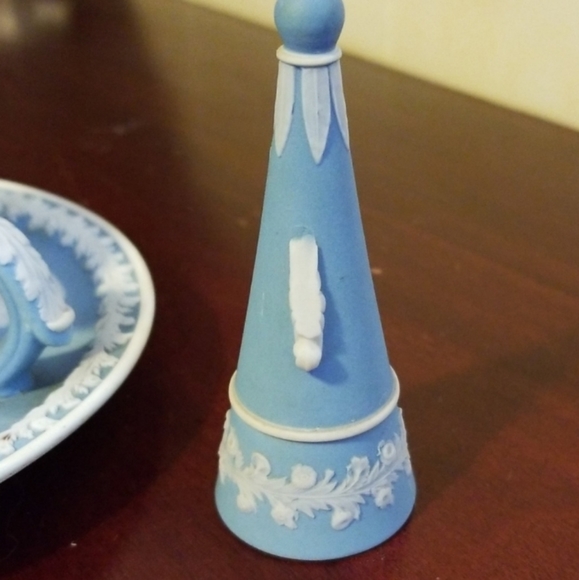 Wedgwood ANTIQUE Chamber Candlestick Holder & Snuffer - Picture 4 of 8